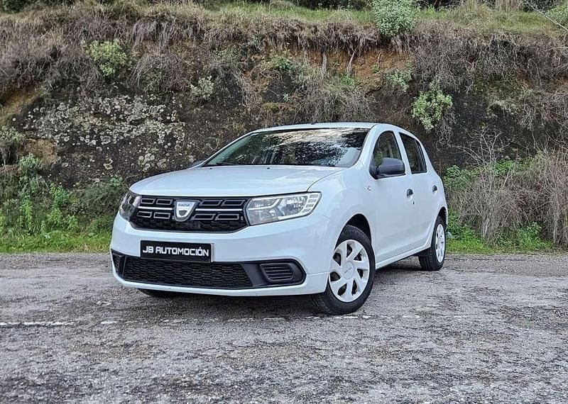 Usado Dacia Sandero Ambiance 75 CV (55 kW) 2018 Blanco Utilitario