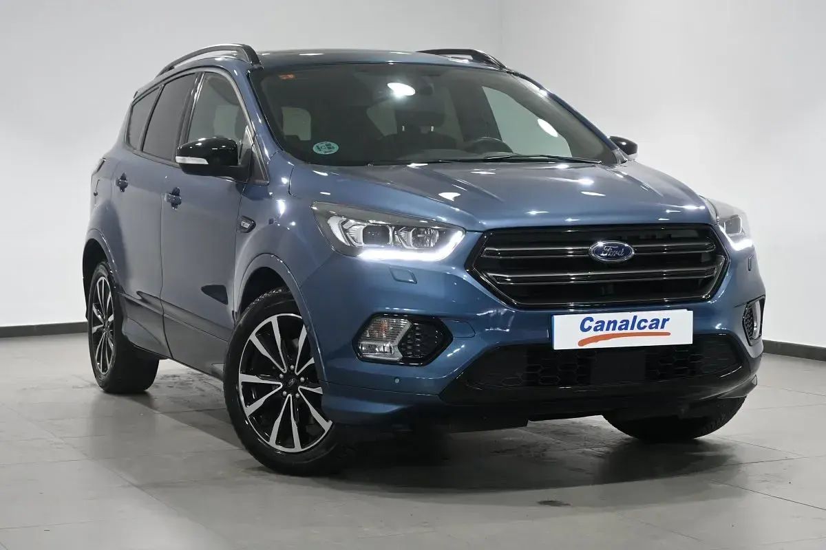 Usado Ford Kuga ST-Line 150 CV (110 kW) 2019 Azul SUV