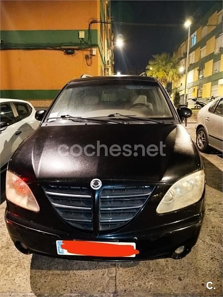 Usado Ssangyong (KGM) Rodius Limited 165 CV (121 kW) 2007 Negro Monovolumen