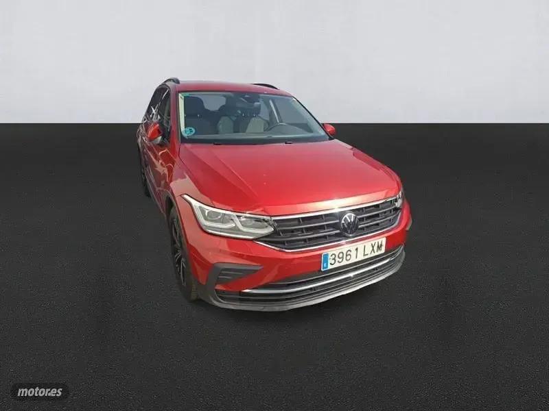 Usado VW Tiguan Life 150 CV (110 kW) 2022 Rojo SUV