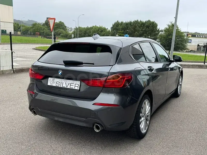 Usado BMW 118 150 CV (110 kW) 2020 Gris / plata Utilitario