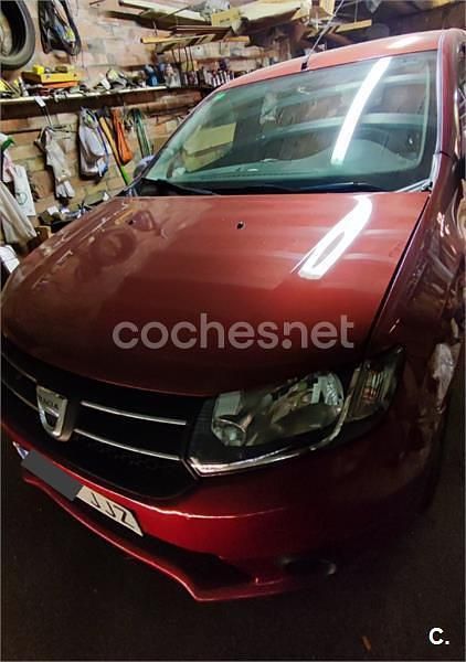 Usado Dacia Sandero 90 HP (66 kW) 2015 Vermelho Sedan
