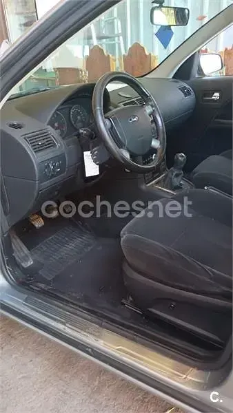 Usado Ford Mondeo Ghia 130 CV (95 kW) 2004 Azul Berlina