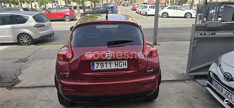 Usado Nissan Juke Acenta 110 CV (80 kW) 2011 Granate SUV
