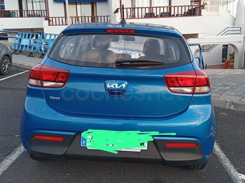 Usado Kia Rio 84 CV (61 kW) 2023 Azul Berlina