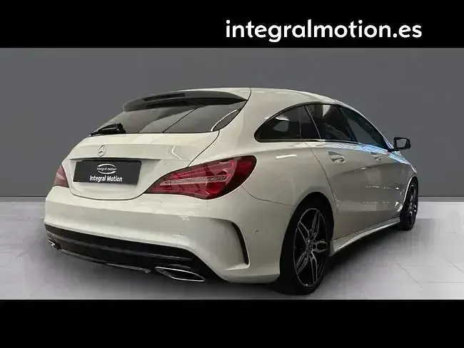 Usado Mercedes CLA180 Shooting Brake 136 CV (100 kW) 2019 Gris Familiar