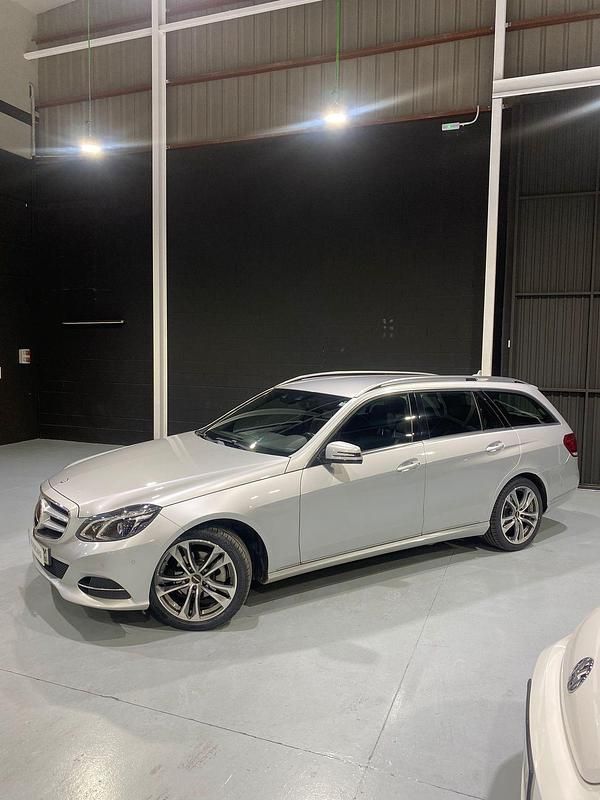 Usado Mercedes E220 Avantgarde 170 CV (125 kW) 2016 Plateado Familiar