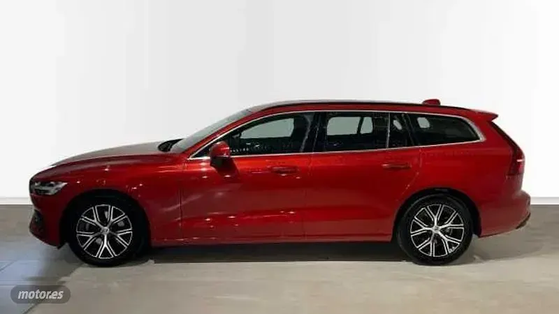 Usado Volvo V60 Core 2025 Rojo Familiar