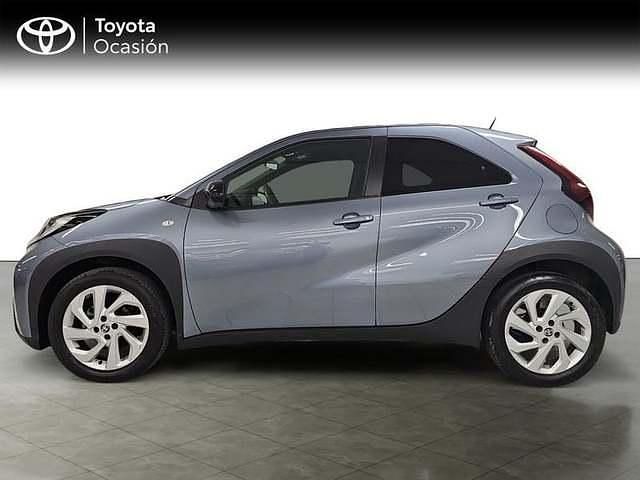 Usado Toyota Aygo X Play 72 CV (52 kW) 2025 Gris / plata SUV