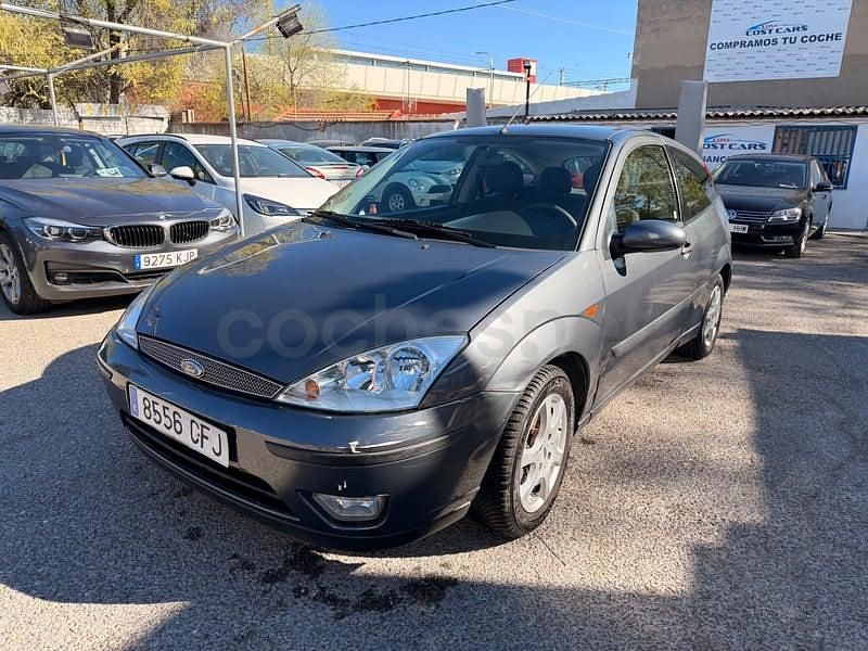 Usado Ford Focus Trend 100 CV (73 kW) 2003 Gris / plata Berlina