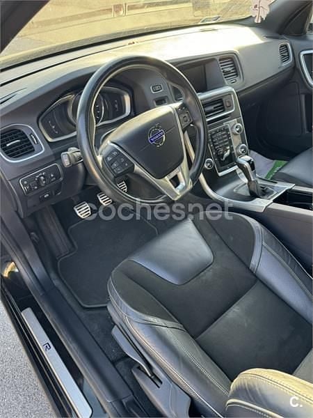 Usado Volvo V60 R-Design 190 CV (139 kW) 2019 Negro Familiar