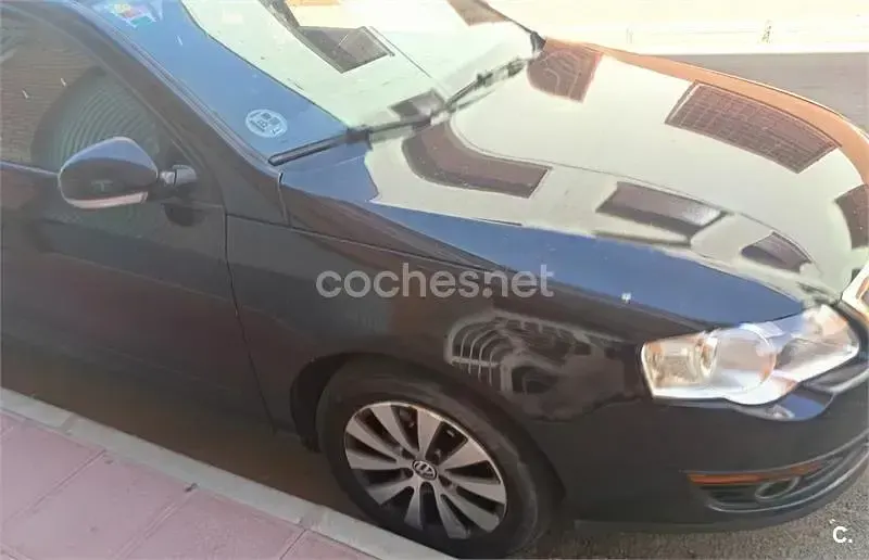 Usado VW Passat Advance 140 CV (102 kW) 2004 Negro Berlina