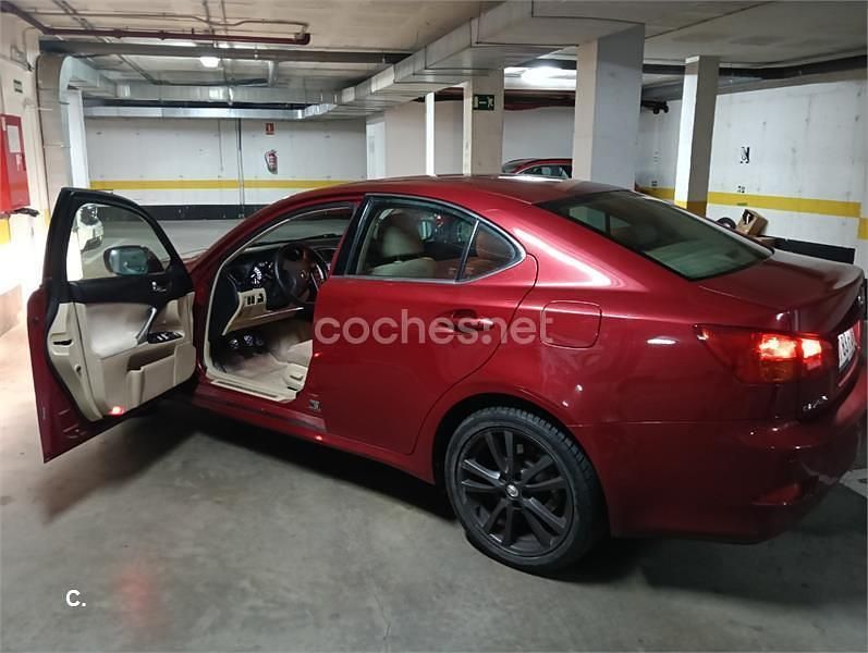 Rojo Usado 2007 Lexus IS220d Luxury Line Berlina | 6850 € (Precio justo) - Imagen 1/4