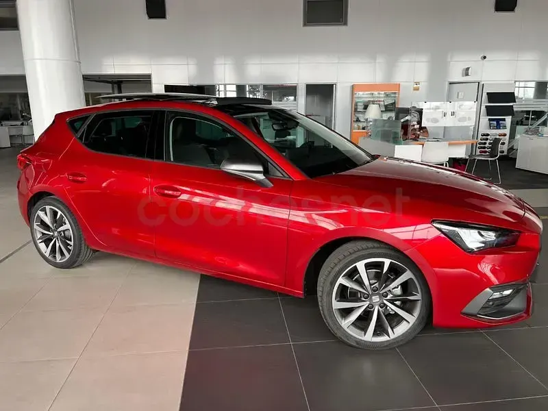 Nuevo Seat Leon FR 150 CV (110 kW) 2026 Rojo Berlina