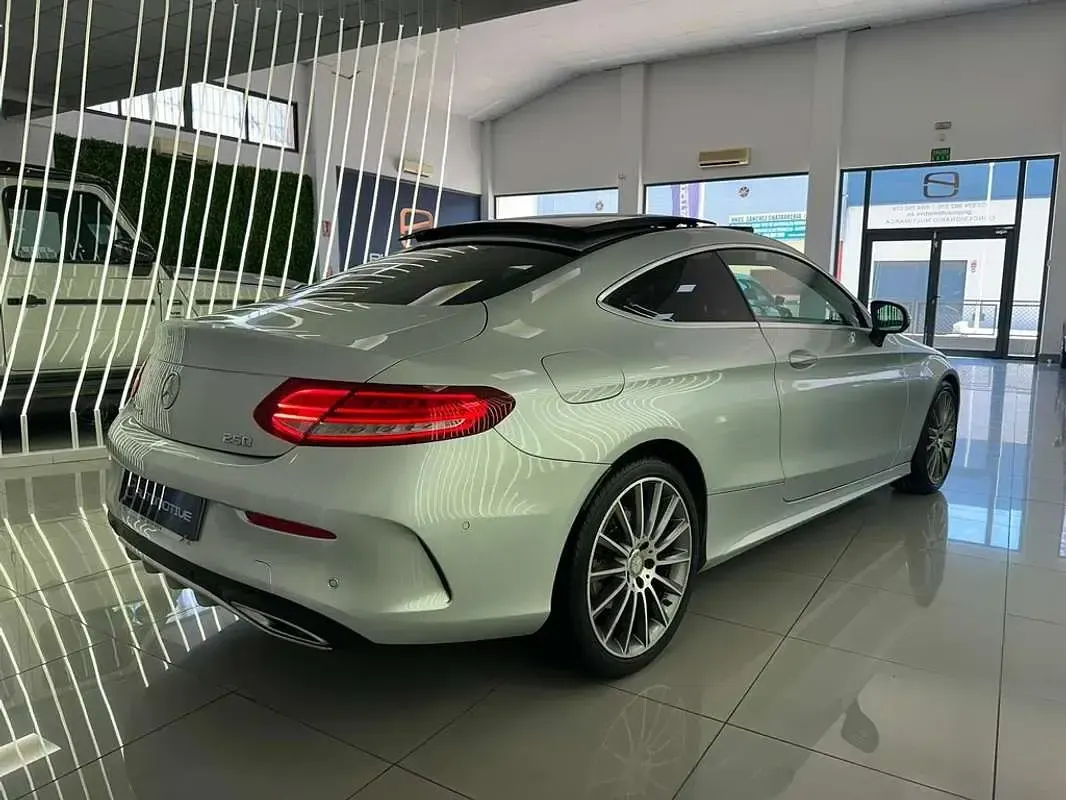Usado Mercedes C250 204 CV (150 kW) 2017 Gris Coupe