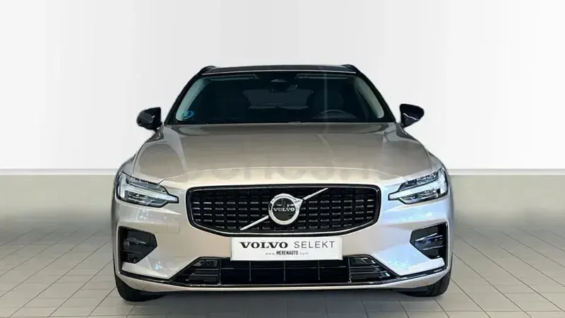 Usado Volvo V60 Plus 197 CV (144 kW) 2025 Gris / plata Familiar