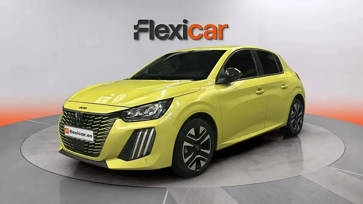 Usado Peugeot 208 Allure 101 CV (74 kW) 2025 Amarillo Utilitario
