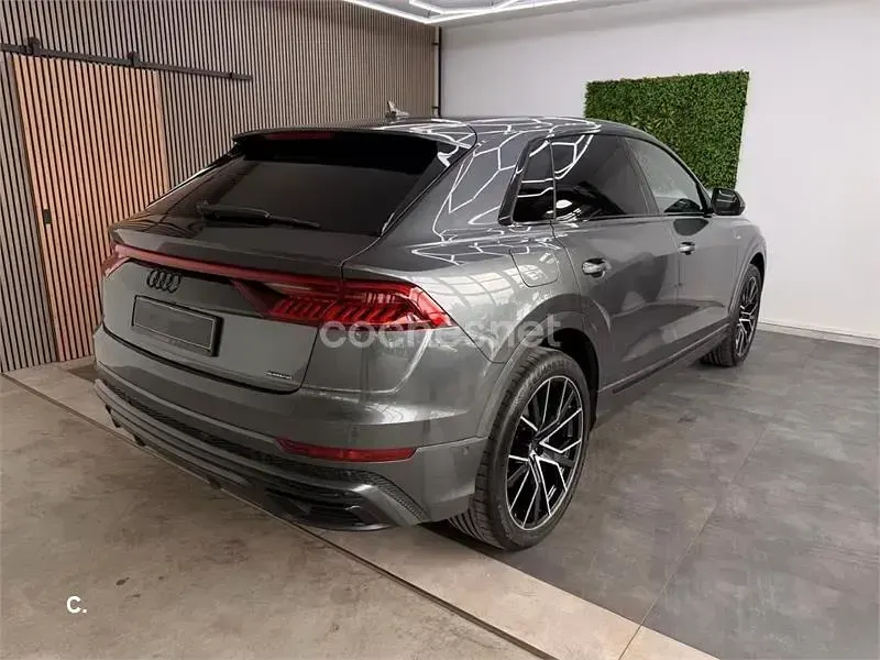 Usado Audi Q8 S-Line 286 CV (210 kW) 2023 Gris / plata SUV