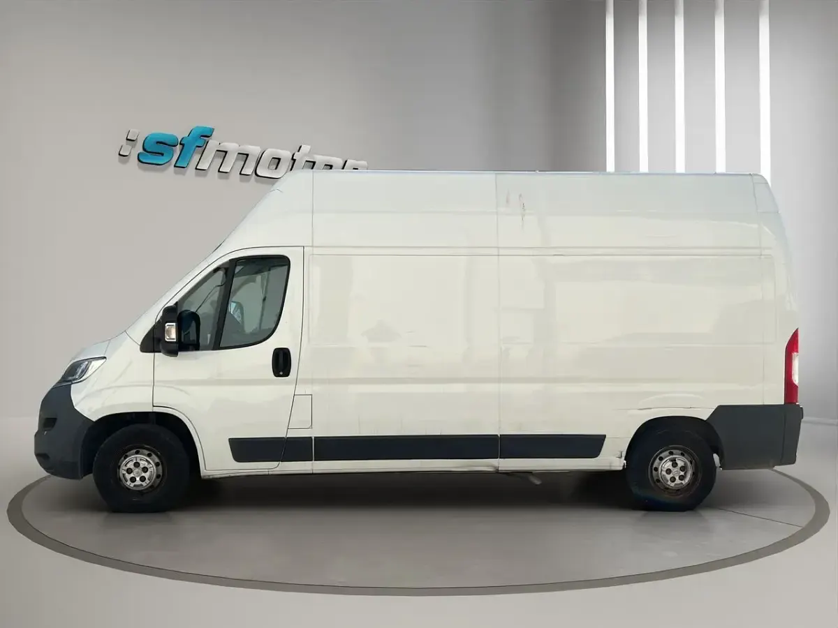 Usado Citroën Jumper 130 CV (95 kW) 2017 Blanco metalizado Monovolumen