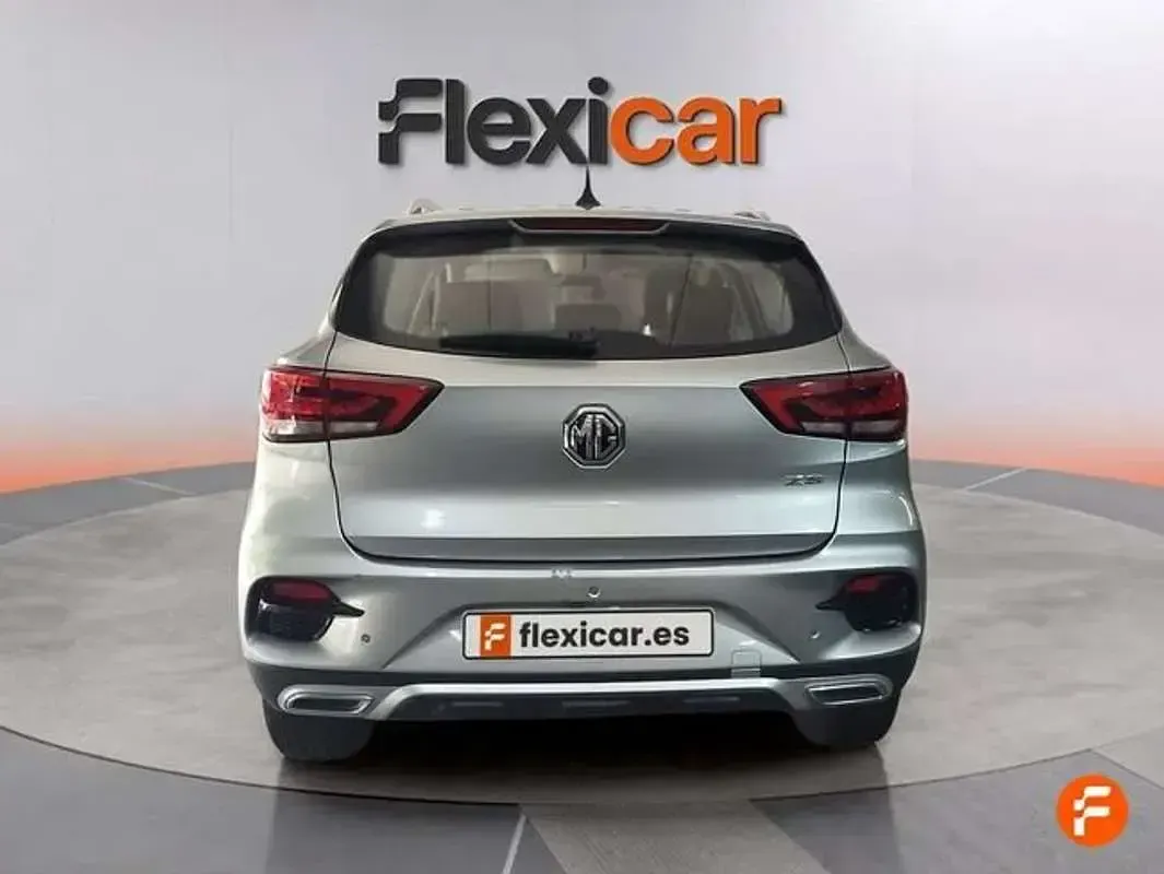 Usado MG ZS Luxury 111 CV (81 kW) 2022 Gris SUV