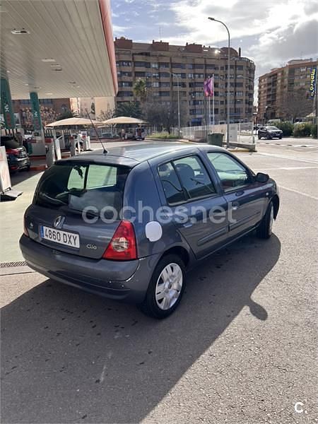 Usado Renault Clio II Authentique 75 CV (55 kW) 2006 Azul Berlina