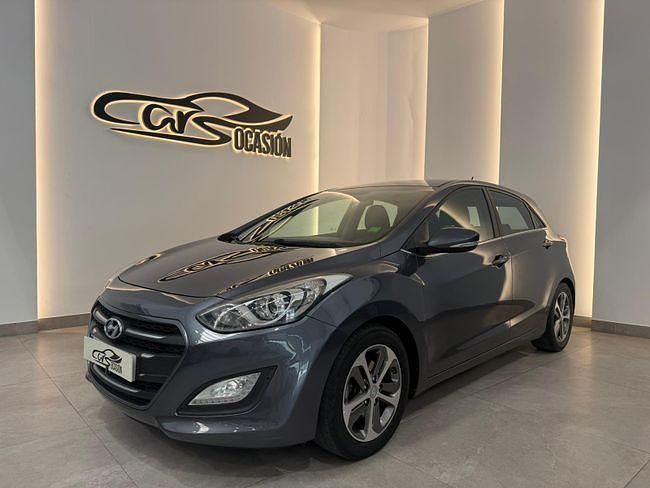 Usado Hyundai i30 100 CV (73 kW) 2015 Gris / plata Berlina