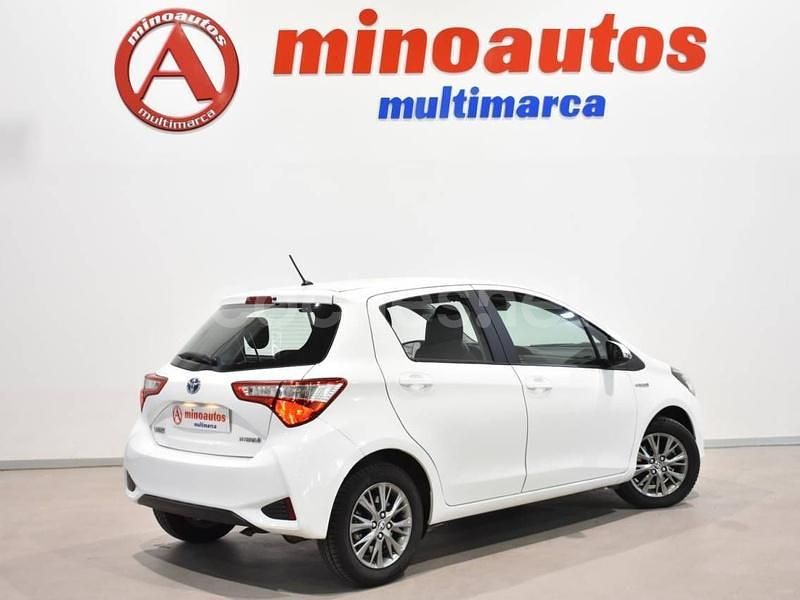 Usado Toyota Yaris Hybrid Active 101 CV (74 kW) 2020 Blanco Utilitario