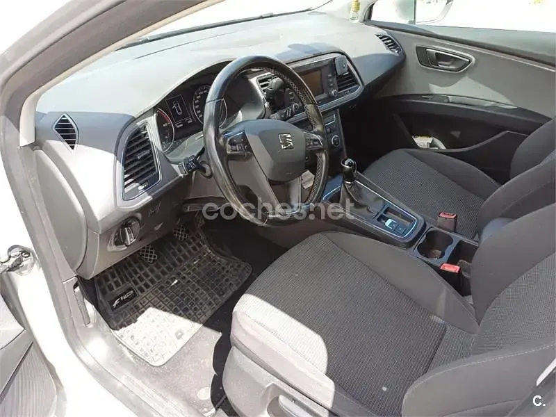 Usado Seat Leon Style 115 CV (84 kW) 2017 Gris / plata Berlina