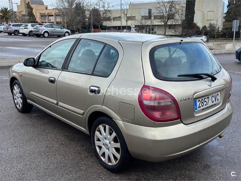 Usado Nissan Almera Visia 112 CV (82 kW) 2004 Beige Berlina