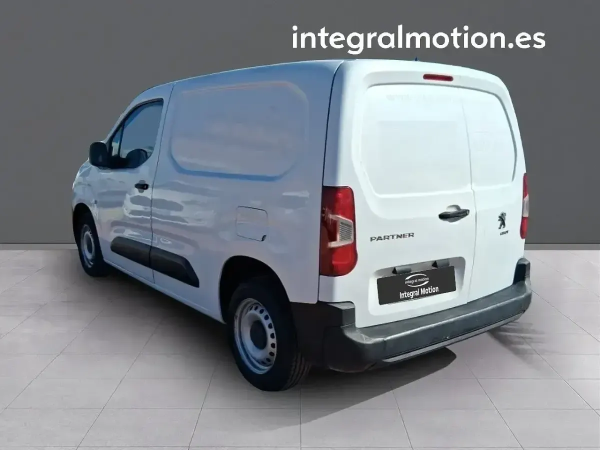 Usado Peugeot Partner 75 CV (55 kW) 2019 Blanco Monovolumen