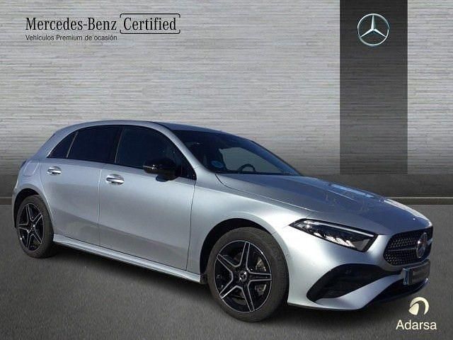 Usado Mercedes A250 AMG line 218 CV (160 kW) 2025 Plata hightech Berlina