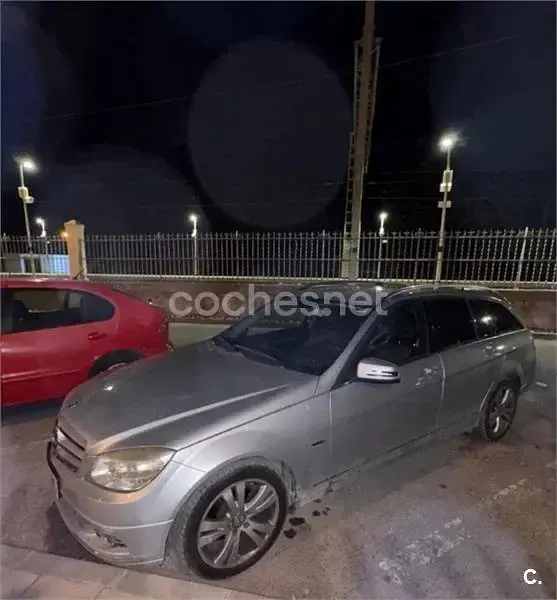 Usado Mercedes C200 Avantgarde 136 CV (100 kW) 2009 Gris / plata Familiar