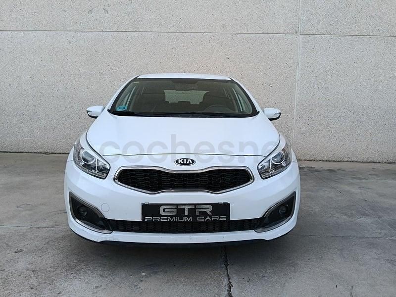 Używany Kia Ceed 120 KM (88 kW) 2017 Biały Hatchback