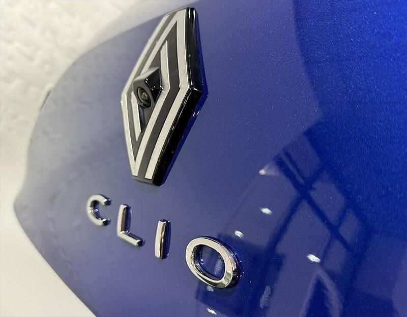 Begagnad Renault Clio V Techno 145 HK (106 kW) 2025 Blå Sedan