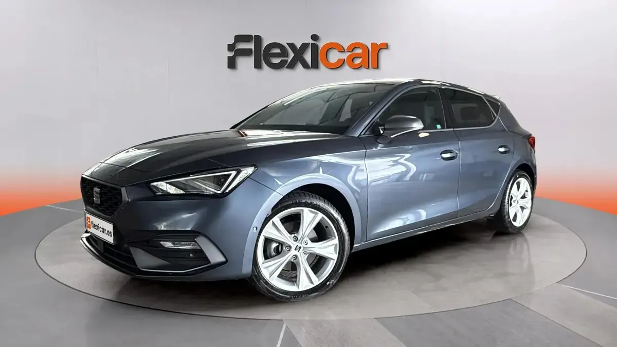 Usado Seat Leon FR 116 CV (85 kW) 2025 Gris Berlina