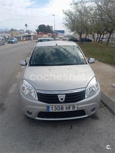 Gris / plata Usado 2011 Dacia Sandero Lauréate Utilitario | 4900 € (Precio justo) - Imagen 1/4