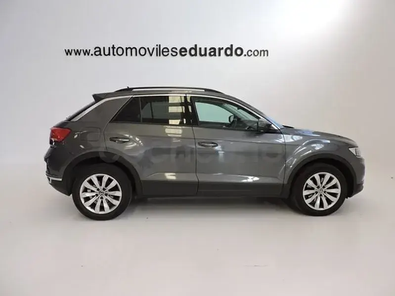 Usado VW T-Roc Advance 150 CV (110 kW) 2021 Gris / plata SUV