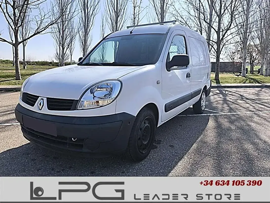 Usado Renault Kangoo Expression 68 CV (50 kW) 2007 Blanco Monovolumen