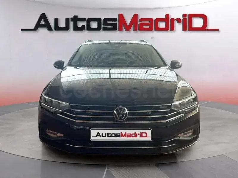 Usado VW Passat Executive 150 CV (110 kW) 2022 Negro Familiar