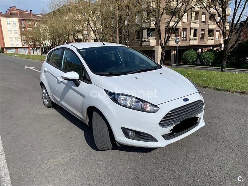 Usado Ford Fiesta Trend 95 CV (69 kW) 2015 Blanco Berlina
