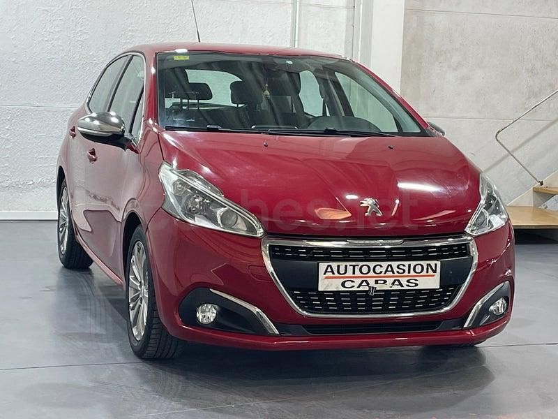 Usado Peugeot 208 Allure 100 CV (73 kW) 2016 Granate Utilitario