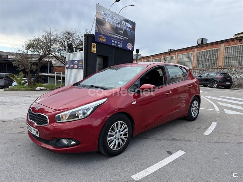 Usado Kia Ceed GT 90 CV (66 kW) 2015 Rojo Berlina