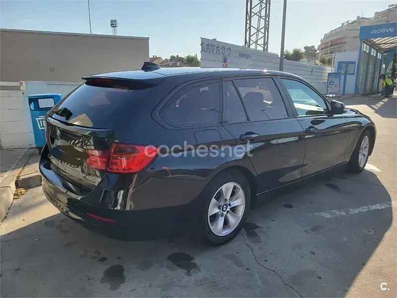 Usado BMW 318 143 CV (105 kW) 2013 Negro Familiar