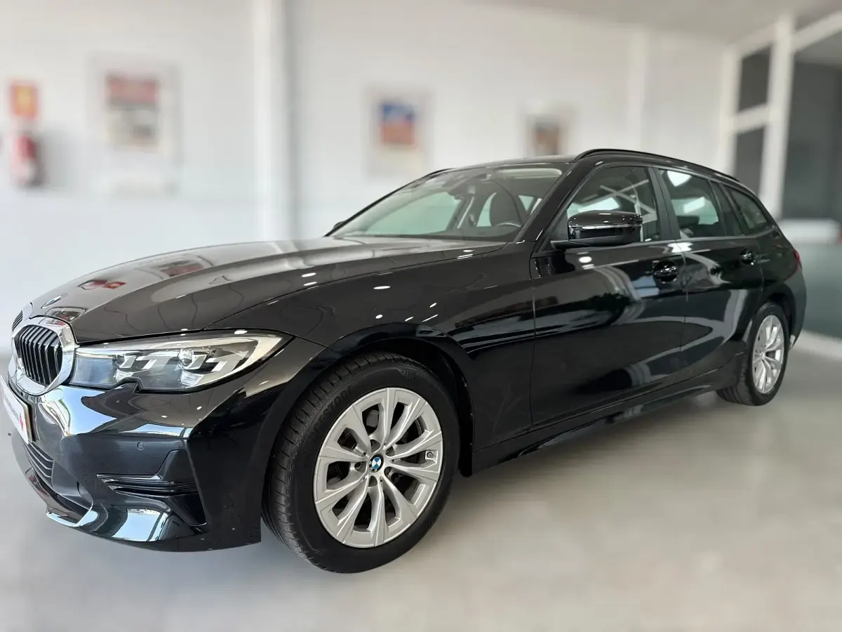 Usado BMW 318 Comfort Edition 150 CV (110 kW) 2022 Negro Familiar