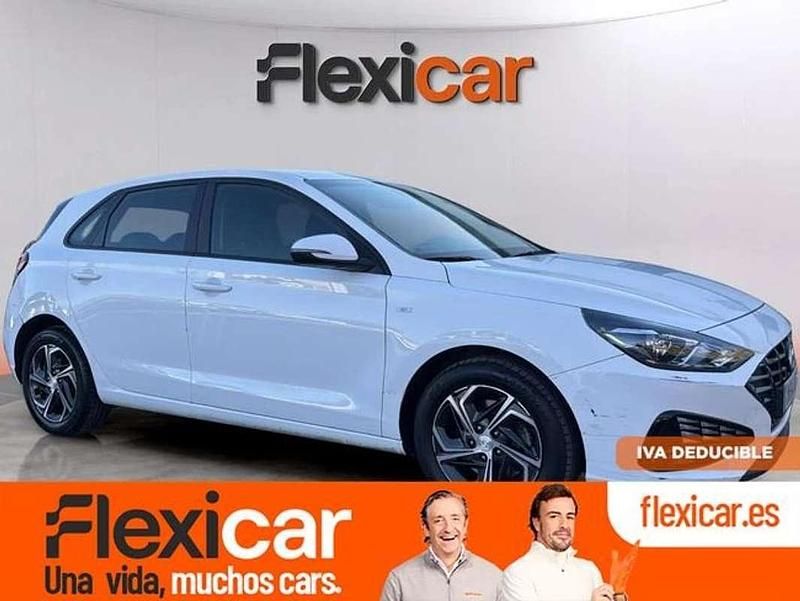 Blanco Usado 2023 Hyundai i30 Berlina | 15.990 € (Precio justo) - Imagen 1/4