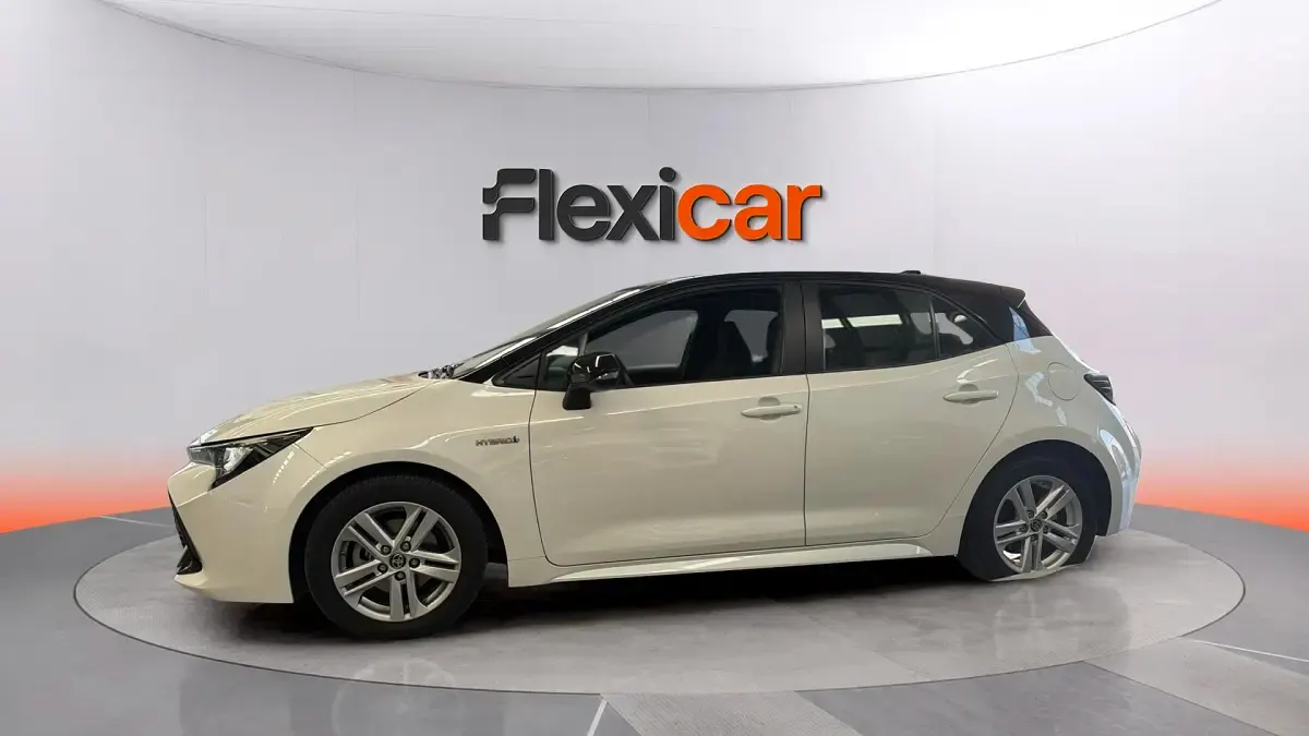 Usado Toyota Corolla Active 122 CV (89 kW) 2021 Blanco Berlina