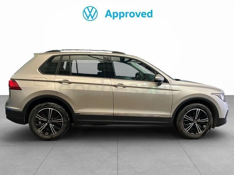 Usado VW Tiguan Life 150 CV (110 kW) 2024 Gris / plata SUV
