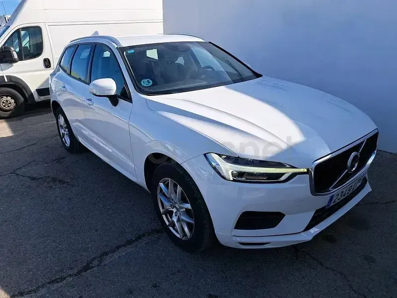 Usado Volvo XC60 Momentum 150 CV (110 kW) 2020 Blanco SUV