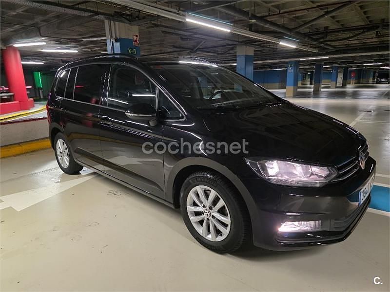 Usado VW Touran Advance 150 CV (110 kW) 2017 Negro Monovolumen