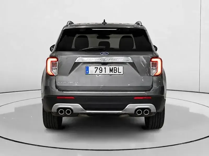 Usado Ford Explorer Platinum 457 CV (336 kW) 2022 Gris / plata SUV